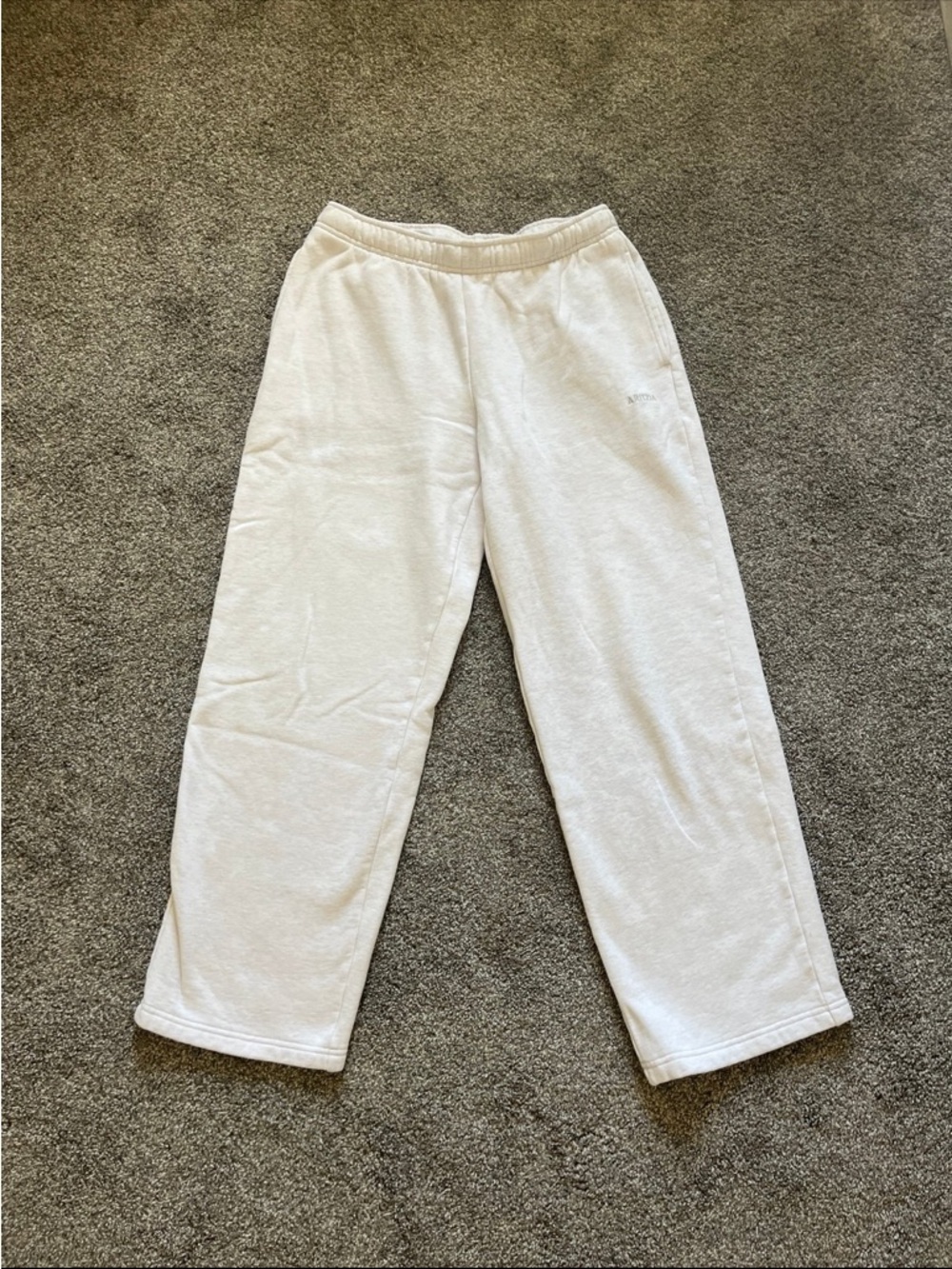 Aritzia Cozy Fleece Mega Sweatpant Light Oatmeal Heather Cream Size Medium